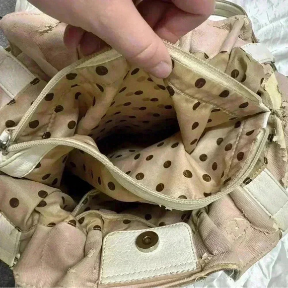 ELLE Brand Woman’s Floral Handbag With Multisectioned/Pocketed Inside - Picture 6 of 10